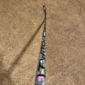 Intermediate Bauer Twitch Right Handed Hockey Stick P28 65 Flex (New)