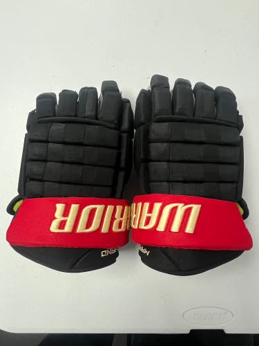 Brad Marchand Warrior team Canada gloves 4 nations 14” used