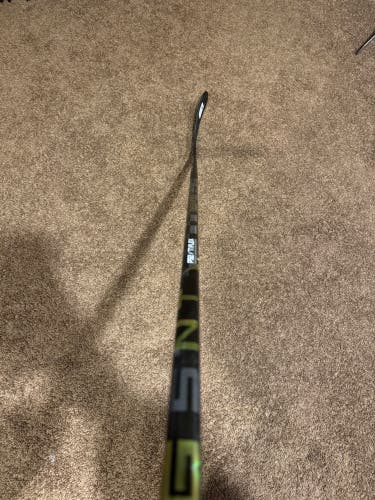 New Senior Bauer Right Handed P28 Ag5nt Hockey Stick