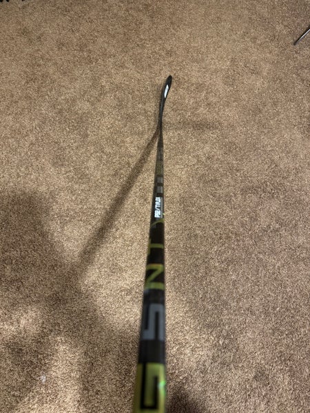 New Senior Bauer Right Handed P28 Ag5nt Hockey Stick