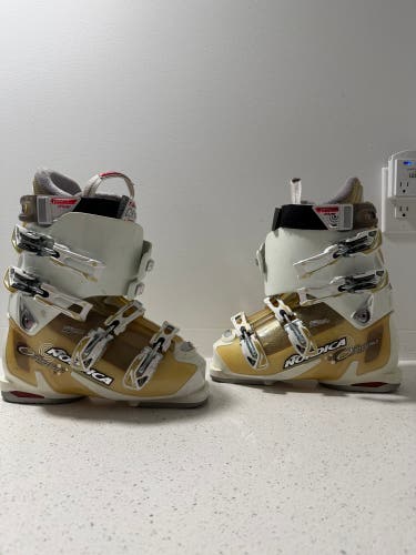 Mondo 29 & 29.5 Nordica Olympia SM 12 Ski Boots (Used)