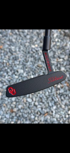 Red Unisex 2008 Scotty Cameron Studio Select Newport 2 Blade Right Handed Putter 35" (New)