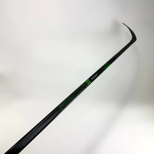 New Right CCM RIbcor Trigger 5 Pro | 50 Flex P88 Curve Grip | J783