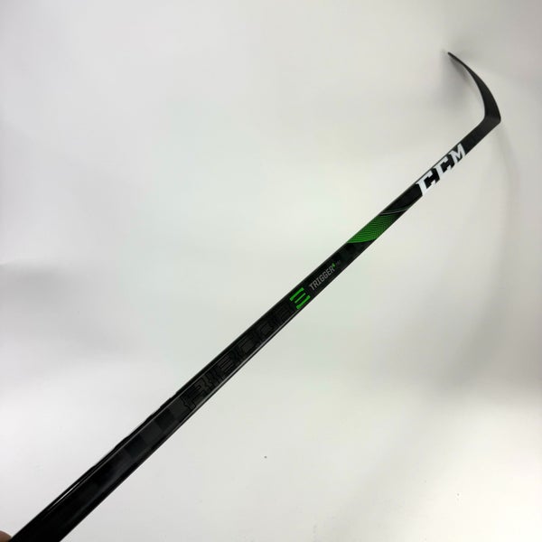 New Right CCM RIbcor Trigger 4 Pro | 65 Flex P29 Curve Grip | J782