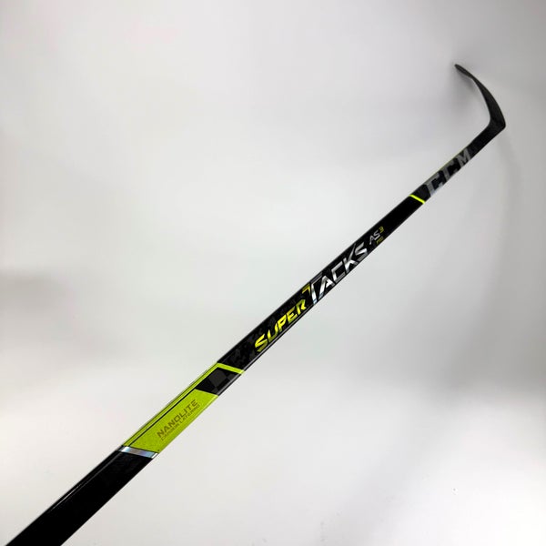 New Right CCM Super Tacks AS3 Pro | 85 Flex P28 Curve Grip | J778