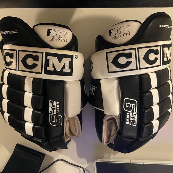 CCM 652 Tacks Gloves 14" Pro Stock (Used)