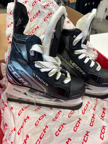 CCM Tacks AS-V Youth Hockey Skates 11.5