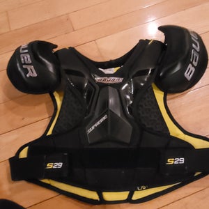 Medium/Large Bauer Supreme S29 Shoulder Pads (Used)