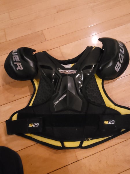 Medium/Large Bauer Supreme S29 Shoulder Pads (Used)