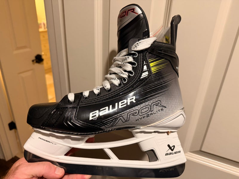 2023 Bauer Vapor Hyperlite 2 Hockey Skates Regular Width 8 (Used)