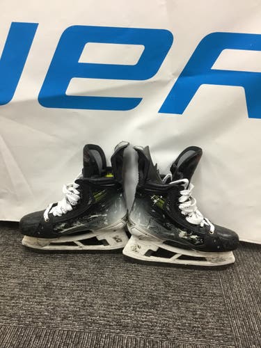 Bauer Vapor Hyperlite 2 Hockey Skates (Used) (4 Sets of Steel)