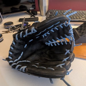 RH Wilson A2000 Baseball Glove 11.5"