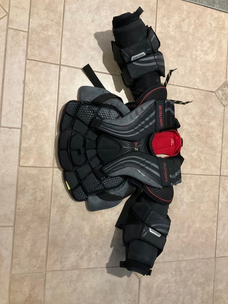 Medium Bauer Vapor X2.9 Goalie Chest Protector (Used)