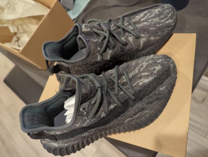 Gray Unisex Size M 7.0 (W 8.0) Adult Adidas Adidas Yeezy Boost 350 Shoes (Used)