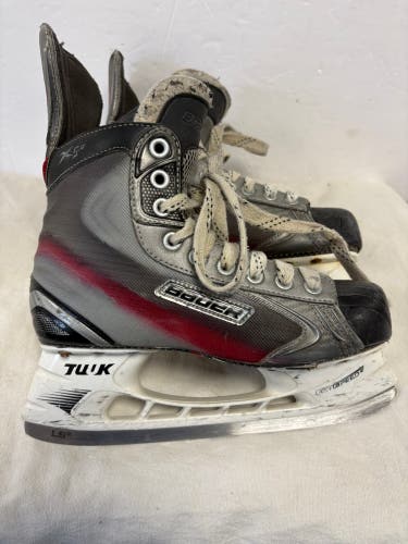 Bauer Vapor X5.0 Hockey Skates Regular Width Size 5.5 (Used)