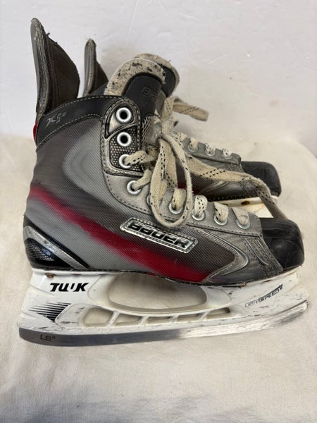 Bauer Vapor X5.0 Hockey Skates Regular Width Size 5.5 (Used)