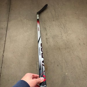 Intermediate Bauer Vapor League Right Handed Hockey Stick P28 65 Flex (Used)