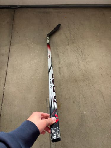 Intermediate Bauer Vapor League Right Handed Hockey Stick P28 65 Flex (Used)