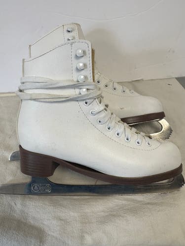 Jackson Ultima Figure Skates B Adult 5 (Used)
