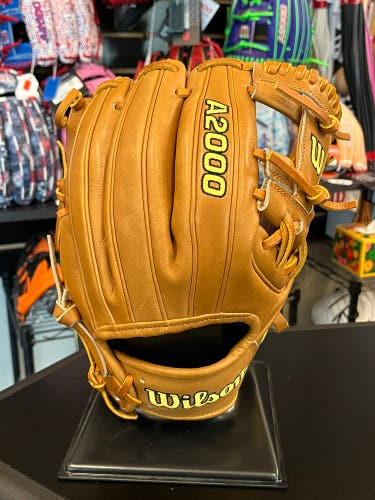DISPLAY MODEL | Wilson Classic Series A2000 1786 11.5" Infield Baseball Glove RHT | FAST SHIP