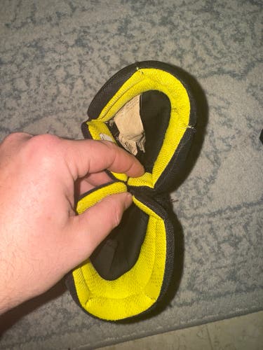 Bauer Supreme Ultrasonic Gloves 9" (Used)