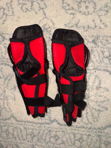 Junior CCM RBZ 8" Shin Pads (Used)
