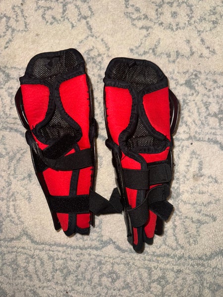 Junior CCM RBZ 8" Shin Pads (Used)