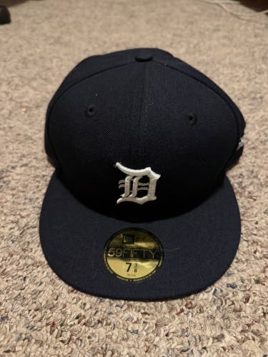 Detroit Tigers Men's 7 3/8 New Era Hat (New)
