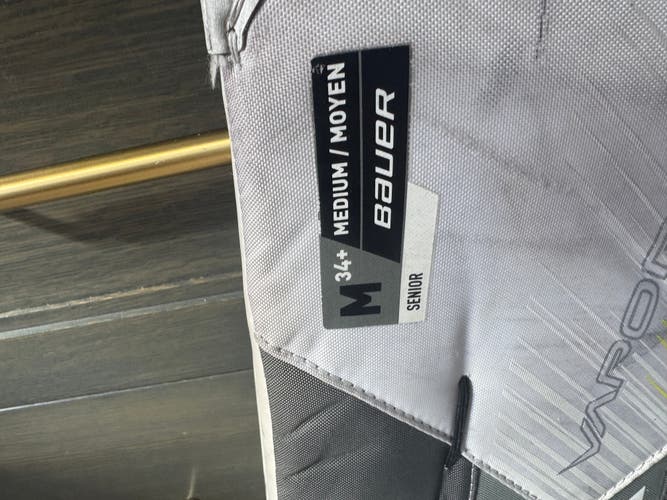 Senior Medium Bauer Hyperlite Goalie Leg Pads (Used)