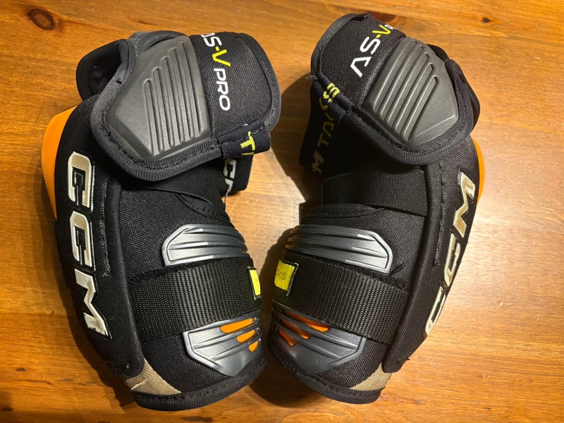 Junior Large CCM Tacks AS-V Pro Elbow Pads (Used)