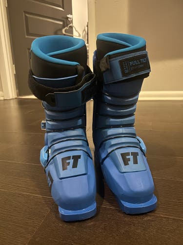 Mondo 22 & 22.5 Unisex Full Tilt Drop Kick Park Ski Boots Soft Flex (New)