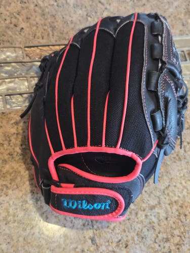 RH throw Wilson Flash Softball Glove 11.5" (Used)