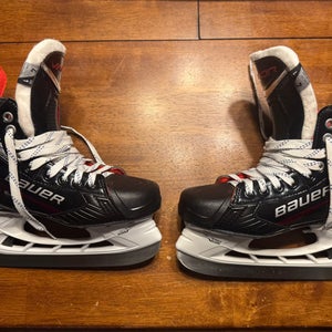 2023 Bauer Vapor X4 Hockey Skates Regular Width Size 4 (New)