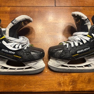2022 Bauer Supreme M5 Pro Hockey Skates Extra Wide Width Size 2.5 (Used)