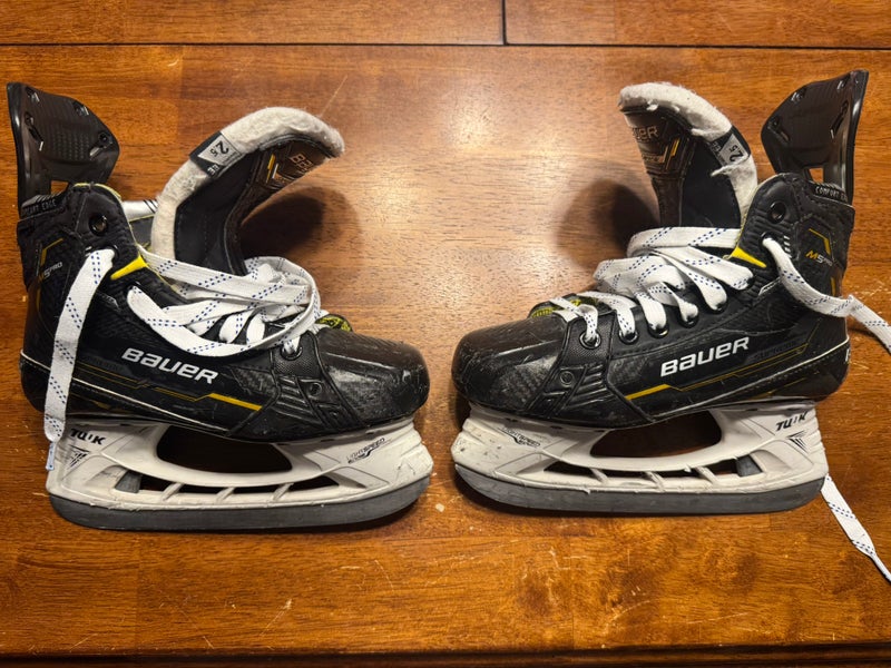 2022 Bauer Supreme M5 Pro Hockey Skates Extra Wide Width Size 2.5 (Used)