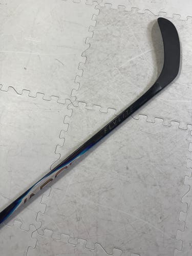 Single-Bauer Vapor FlyLite Right Handed Hockey Stick P28 77 Flex (New)