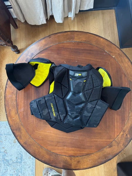 Men's Large Senior Bauer Supreme 3S Shoulder Pads (Used)