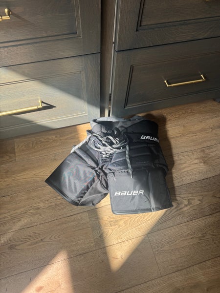 Intermediate Medium Bauer Hockey Goalie Pants (Used)