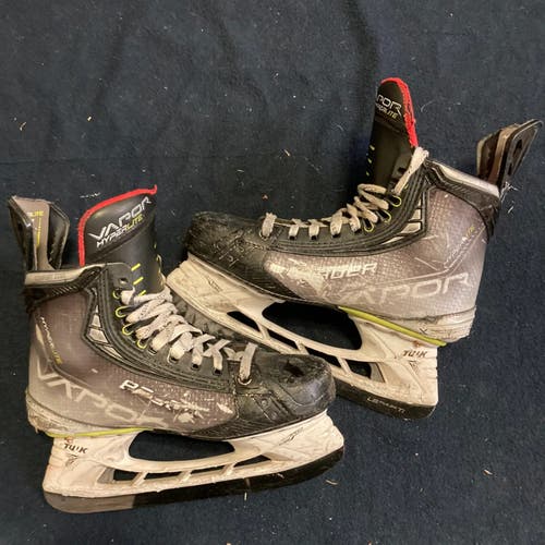 Intermediate Bauer Vapor Hyperlite Hockey Skates | Size 5.0 Fit 1