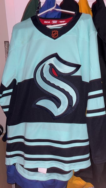Seattle Kraken Reverse Retro Large Men's Adidas Jersey (New) (52)