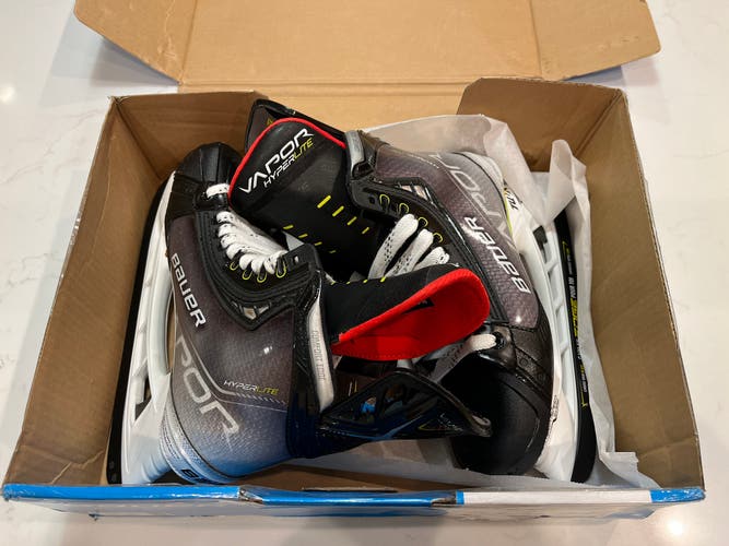 2021 Bauer Vapor Hyperlite Hockey Skates 7.5 (New)