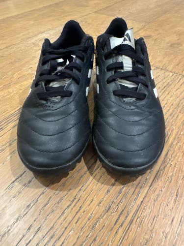 Black Kids 1.5Y (Big Kids / Youth) Adidas Goletto Turf Cleats Cleats (Used)