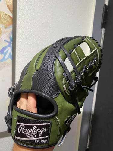 2025 Rawlings Heart of the Hide RH Infield Baseball Glove 11.75" (New)