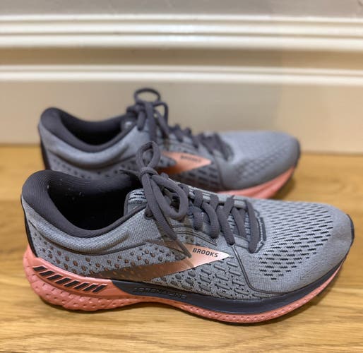 Women's Size M 8 Adult Brooks Shoes (Used)