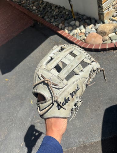 Nike Shado Elite J RH Outfield Baseball Glove 12.75" (Used)