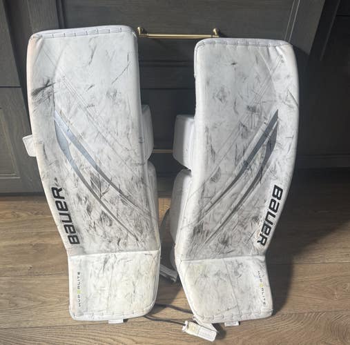Senior Medium Bauer Hyperlite Goalie Leg Pads (Used)