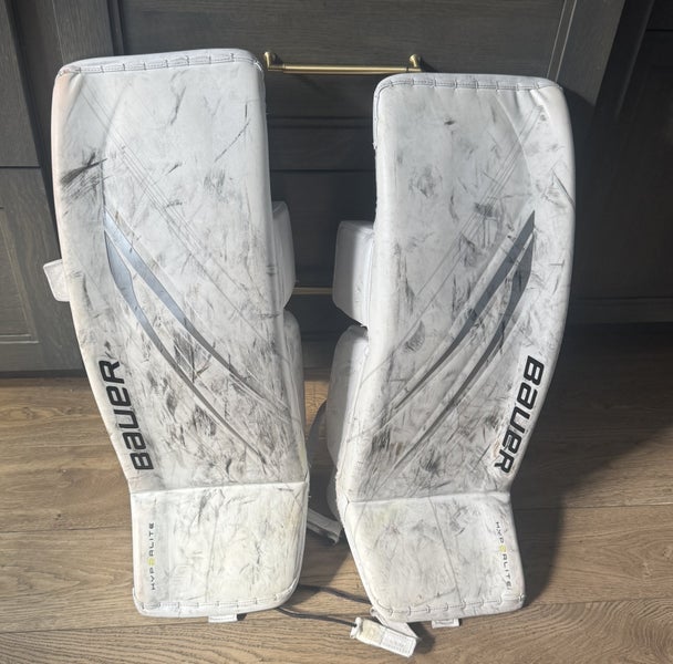 Senior Medium Bauer Hyperlite Goalie Leg Pads (Used)