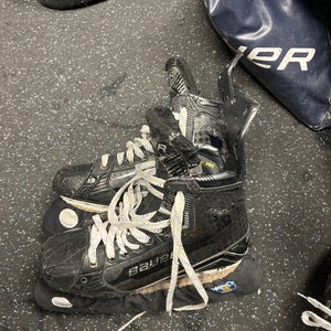 Bauer Vapor Hyperlite 2 Hockey Skates 8.5 (Used)
