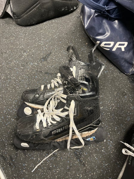 Bauer Vapor Hyperlite 2 Hockey Skates 8.5 (Used)