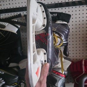 Bauer Vapor APX2 Hockey Skates Regular Width 11 (Used)